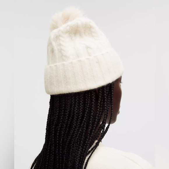 Lululemon Women\'s Alpaca Wool-Blend Cable-Knit Pom Beanie Light Ivory